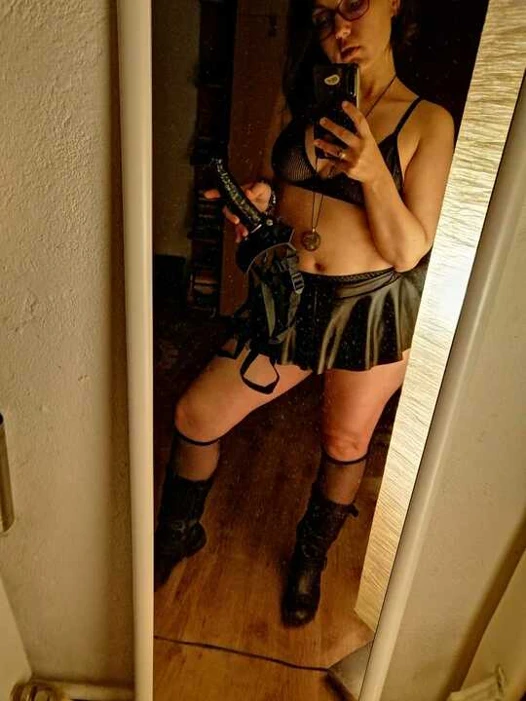 Femdom metresi ile strapon