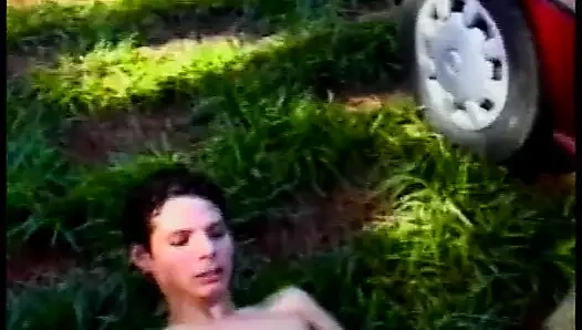 Gaertner fickt seine Chefin und stellt fest das sie einen Schwanz hat