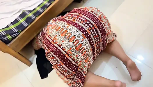 Mısırlı güzel büyük götlü düzgün vücutlu Müslüman ateşli üvey anne yatağın altına sıkıştıktan sonra benden anal sikiş istiyor!