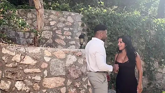 Göğüslü Hi̇sti̇lderi̇ Yasmina Khan İçi̇n Büyük Peni̇s