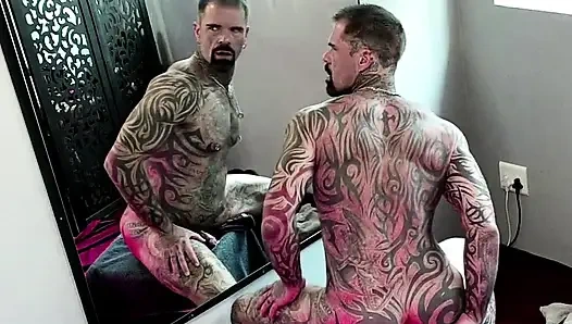 Tam vücut kas germe ve delik.