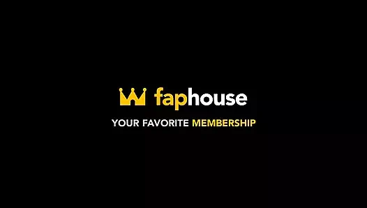 Amcığımı ve sıkı götümü parmaklıyorum