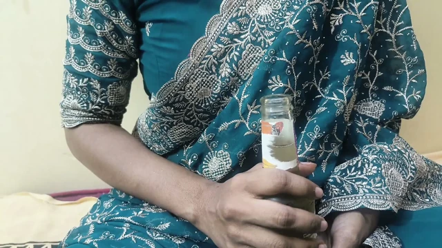 Üvey anne üvey oğlu Telugu ile seks yapıyor