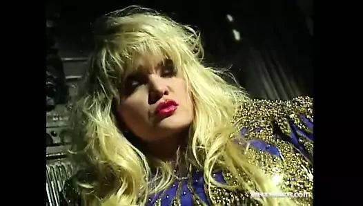 Daniel kontroller bir adım attı, röntgenciden piç kurusuna