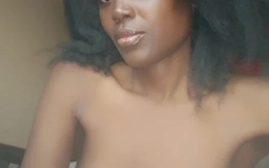 Yaramaz briita yumuşak bir şekilde çok güzel ve sapıkça boşalıyor