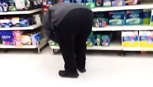 Büyük redbone iri güzel kadın götünü büküyor