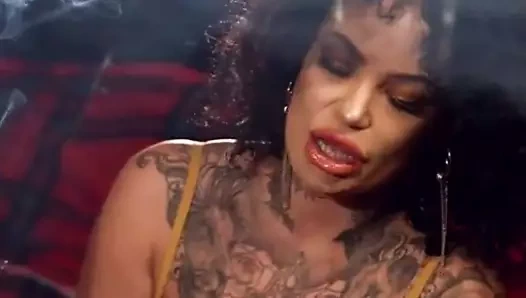 Ruj sigara içen 120'lerin makyajı