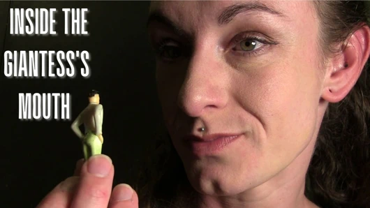 Giantess'in ağzının içinde