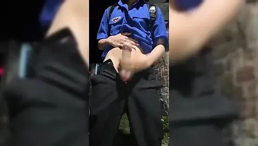 Açık havada solo mastürbasyon oyuncaklarla boşalıyor