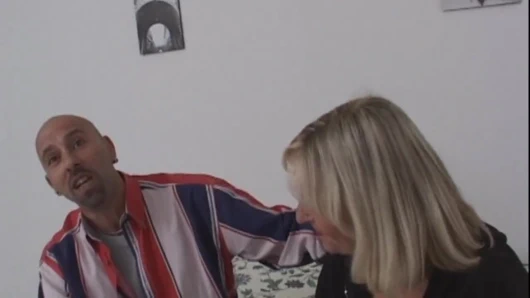 Gerçek İtalyan çift sert sikişiyor