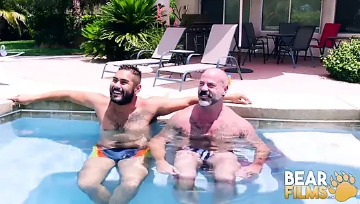 Bearfilms avi striders scotty öfkeli tarafından götünü yalıyor ve korunmasız dölleniyor