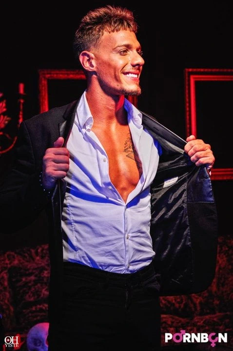 Erkek dev yarak por parodi sert yarakla sert anal