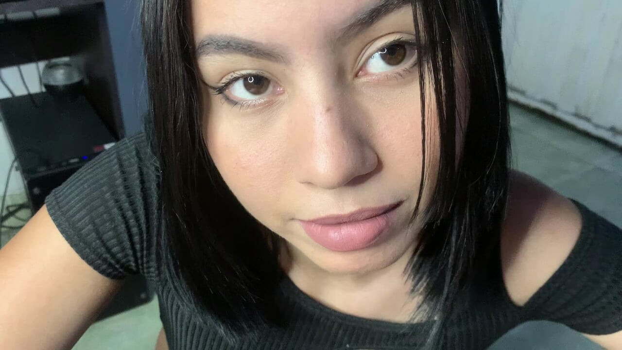 Seksi 18 yaşındaki amatör latin kız ağzına döl alıyor bakış açısı