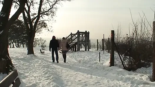 Çılgın Derleme: Asyalı Kız Öğrenci Emiyor, Ormanda Sikişiyor Ve Kar Amcık Yalıyor!