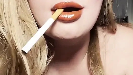 Sigara içen sürtük seni aşağılıyor!!