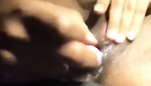 Olgun çift seksi üvey kızlarını yatak odasına götürüyor