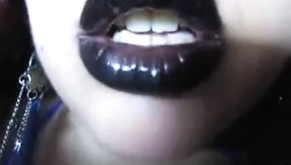 senin zayıflığından besleniyorum