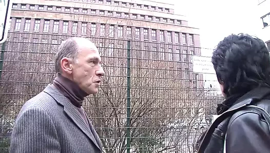 Olgun fahişe hoşlanır bir katı Alman horoz