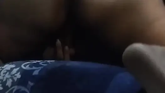 Mi çikolatayı kırbaçlıyor