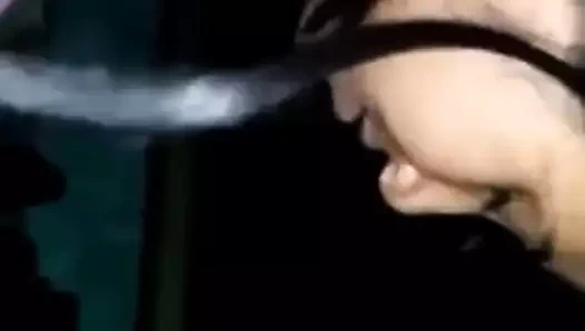 Utangaç köy kızı emmek demek idhar dekh ke chuso