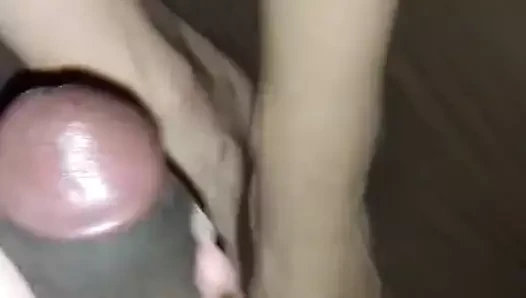 Eşinin ayak parmaklarına boşalmak