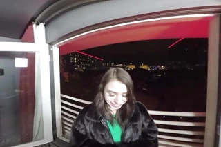 Güzel Vinna kendini parmaklıyor ve sonra ormanda yarağına biniyor