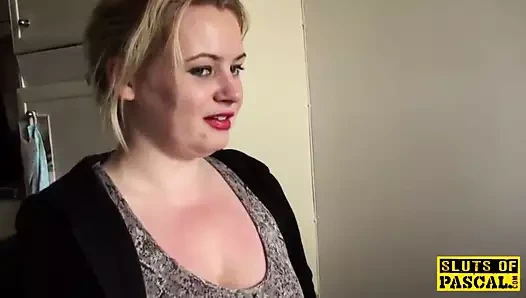 Throatfucking ve şaplak bir köle kız sert