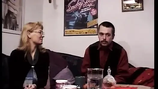 Almanya'dan sarışın bir bayan yarağını boşaltmak için burada