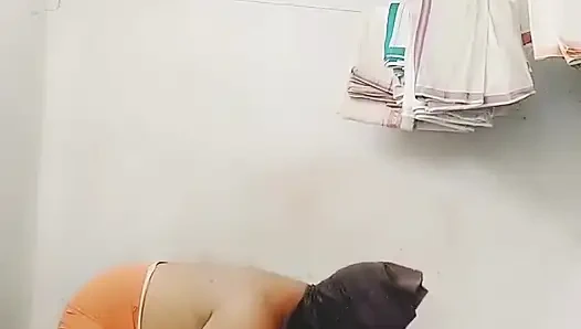 Evli kadın bigg meme uçları yeme performansı