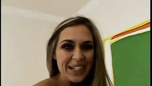 Azgın siyah züppe çivi beyaz busty gal ile onun büyük çük