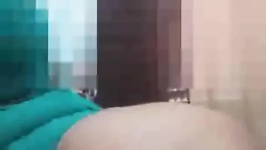Çok ateşli tombul zenci kadın vücuduyla oynuyor