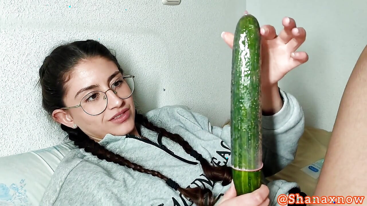 Sadece üyeler salatalık mastürbasyon yapıyor