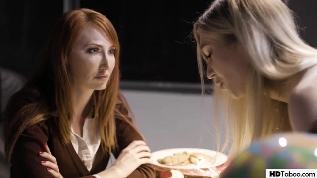 Lezbiyen seks ile öğretmen ve umutsuz öğrenci ve milf