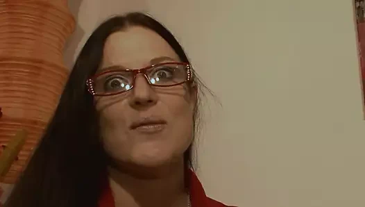 Valerie sayesinde büyük bir fahişe sıcak bir orgazm oluyor!