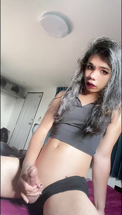 Boşalıyor femboy