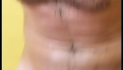İki çarpıcı Alman kız sert grup seks yapıyor