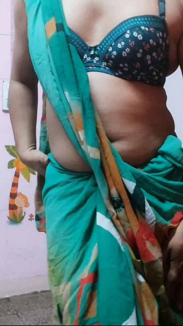 Индийский кроссдрессер дези Shelame Saree