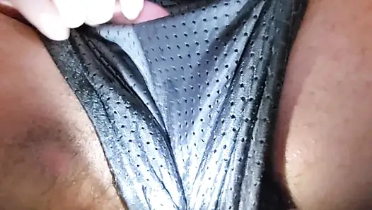 Meyve sularımı yalıyorum ve genişleyen bir dildo kullanıyorum