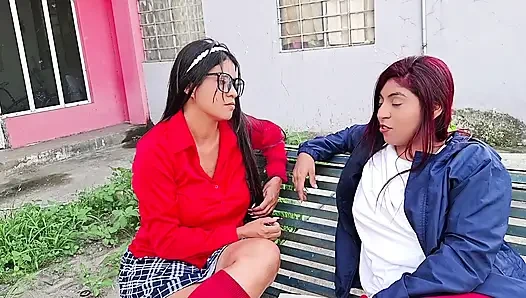 Büyük götlü arkadaşım ben izlerken yaşlı bir yabancıyla seks yapıyor.