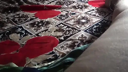 Kız kardeşimle evde oynuyorum