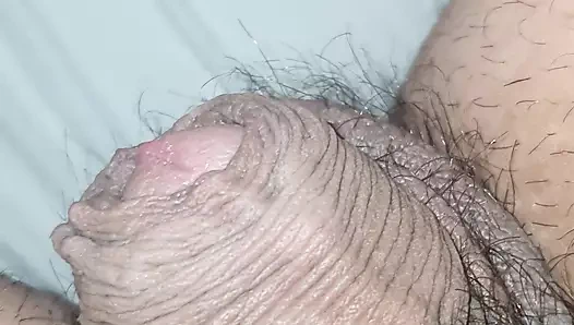 Üvey anne üvey oğluna battaniyenin altında mastürbasyon yaparken yakalanmaktan bir üvey kızdı