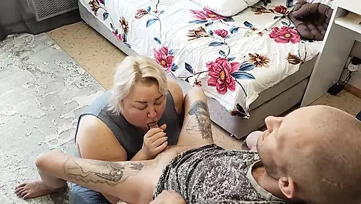 Komşu derin sakso çekiyor ve döl yutuyor