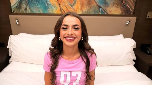 Bu minyon 19 yaşındaki kızın şişman bir yarağı içine çekmesi izle