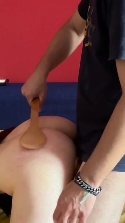 Komşum şaplak atilirken büyük bir dildoya biniyor bölüm 2 | Klip 2