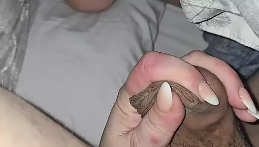 Üvey anne yarakla mastürbasyon yaparken üvey oğlunun yarağına alerjik tepki veriyor