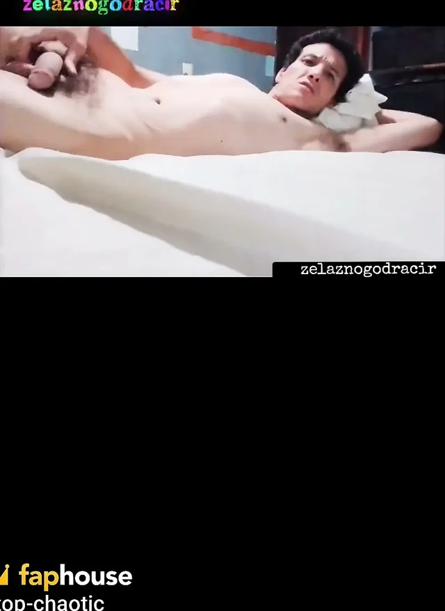 Zelaznogodracir - Odasında Yalnız Mastürbasyon Yapıyor ve Büyük Kalçalarını Gösteriyor Büyük Penisi Mexa