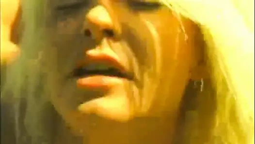 Bira tenis kortunda becerdin