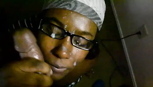 Yarağımla onu defalarca tokatladım