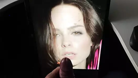 lena 5'e saygı duruşu