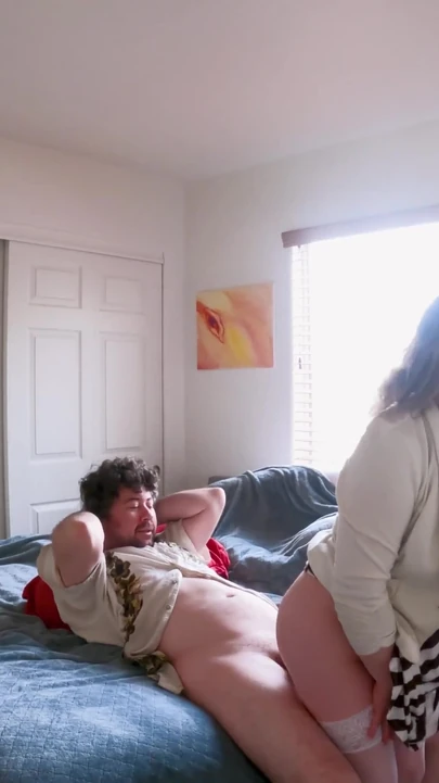 Захватывающий момент из "Использования сексуальных дыр мачехи утром и кончаю в нее"